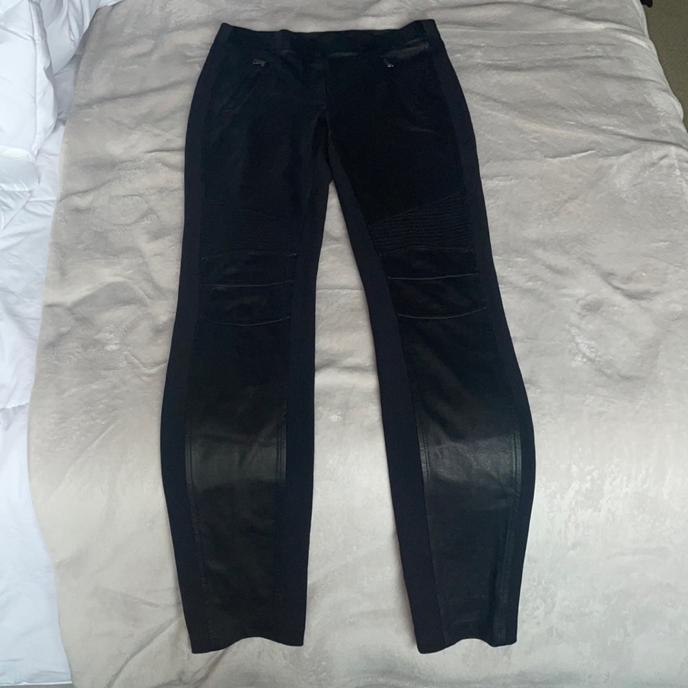 Ribbed legging with Leather accents